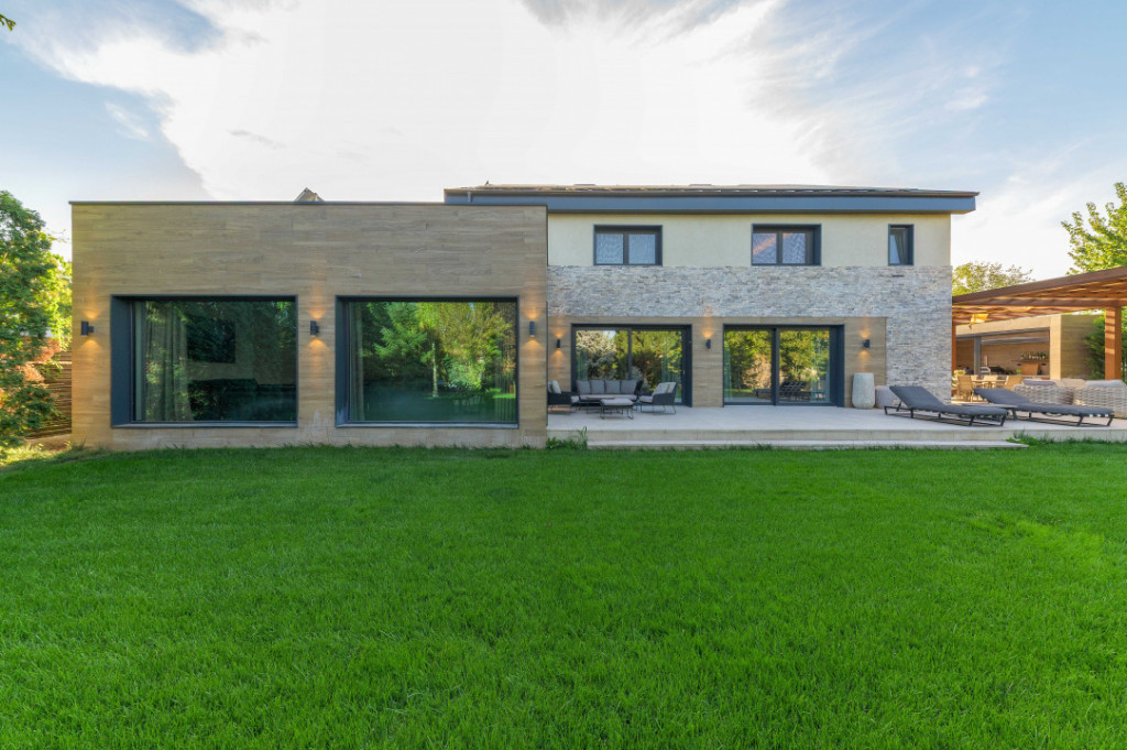 TUNARI, VILA MODERNA - 400 MP TOTAL, 1500 MP LOT!