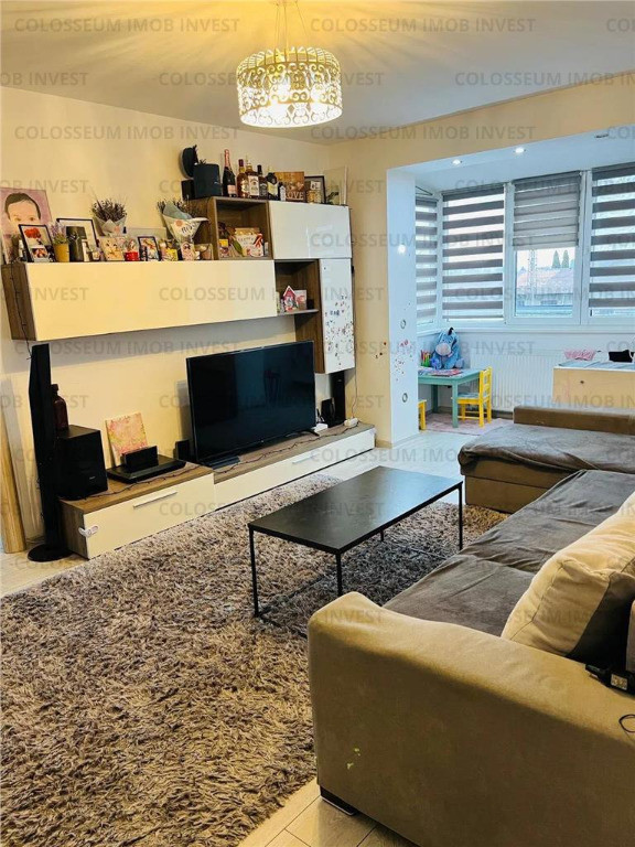 Apartament cu 2 camere, semidecomandat - zona Triaj