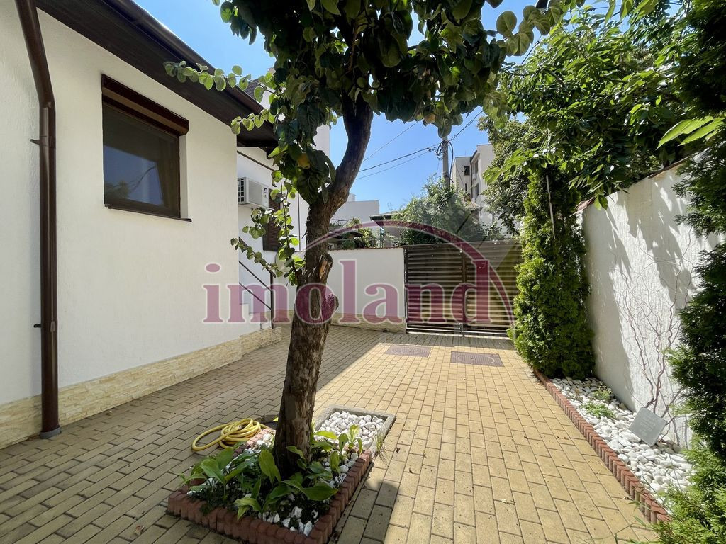 Vanzare casa 2 camere, curte proprie | locuința sau inve...