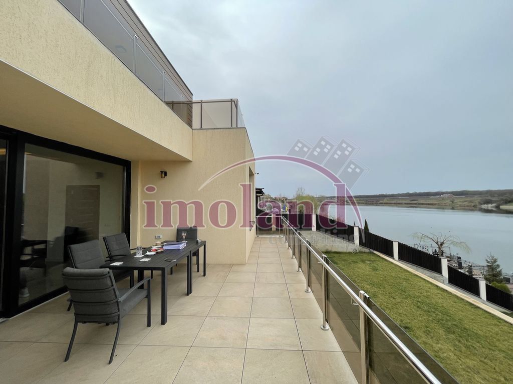 Casă ultramoderna la cheie 2024 pe malul lacului Laguna ...