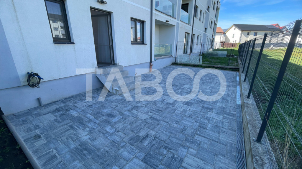 Apartament luxos cu 4 camere si 2 locuri parcare de inchiria