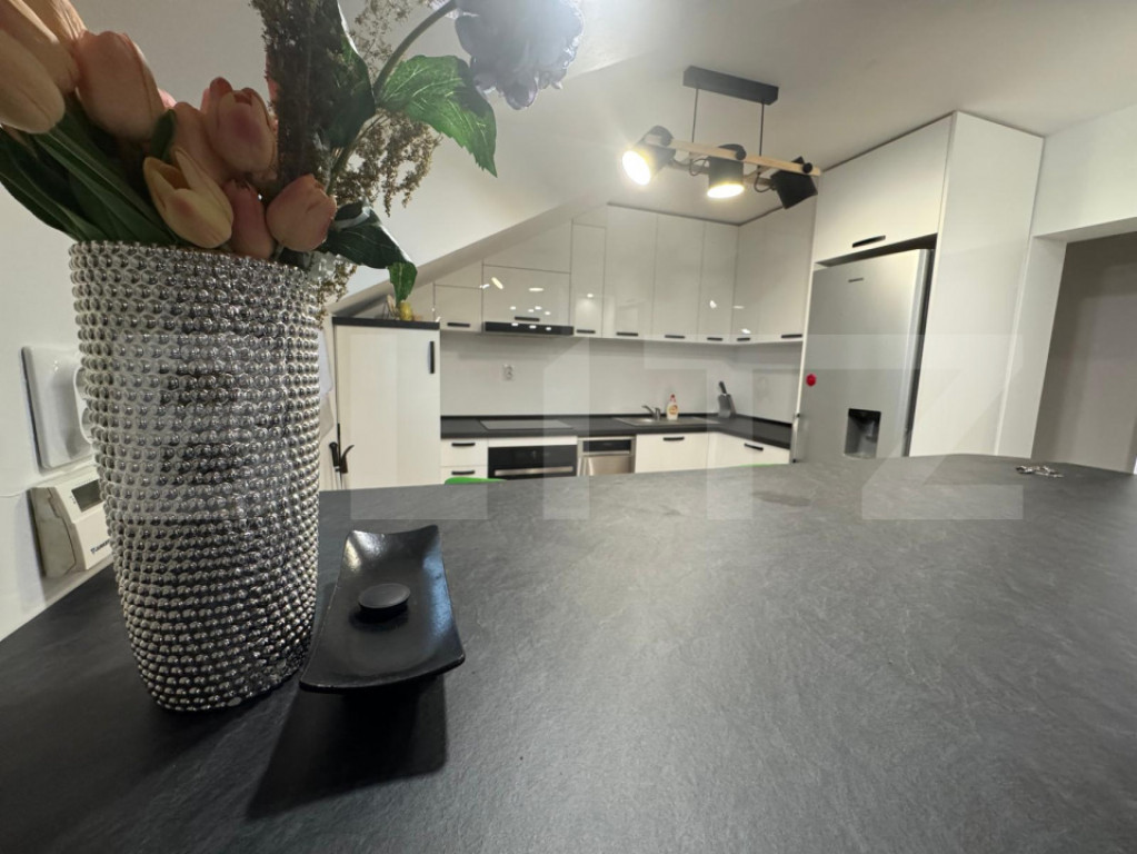 Apartament cu 3 camere, decomandat, zona George Enescu