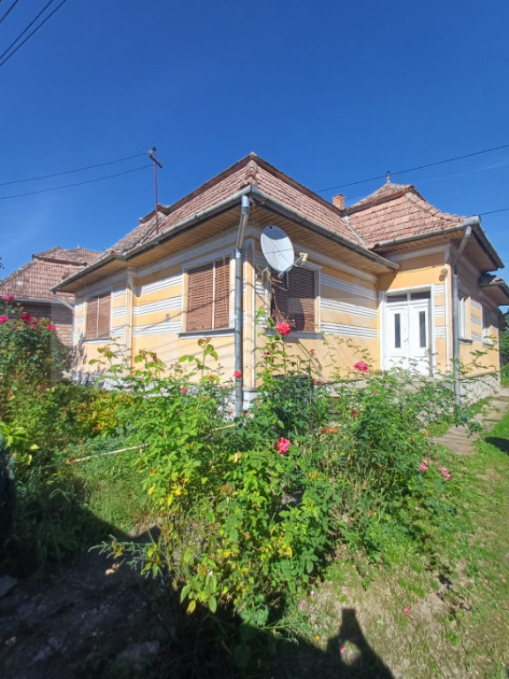 Casa renovabila, 3 camere, 1400 mp teren, in Mihai Viteazu