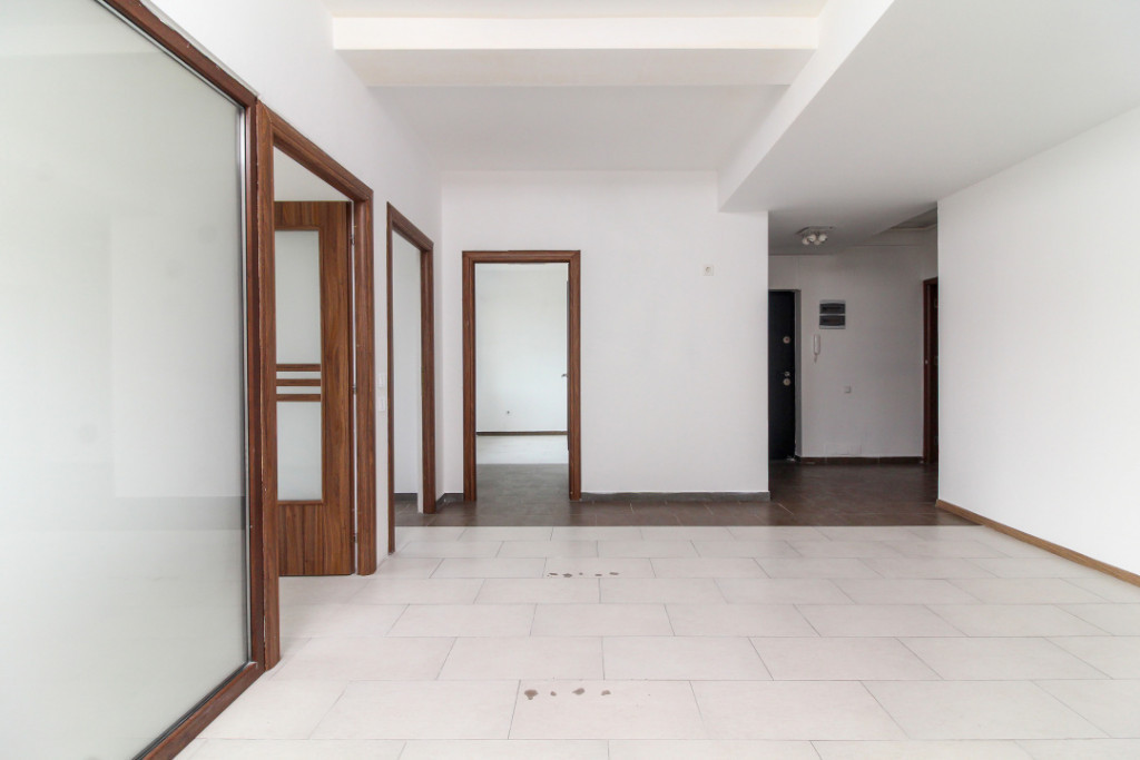 Spatiu comercial /birou /showroom /cabinet, imobil 2013, 108