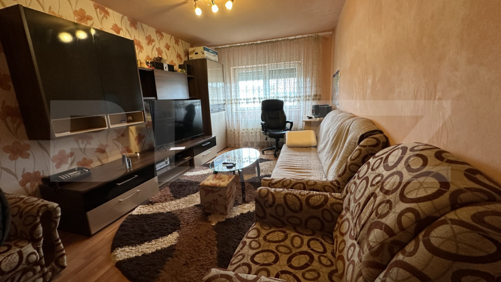 Apartament cu 3 camere si 2 bai, zona Rogerius
