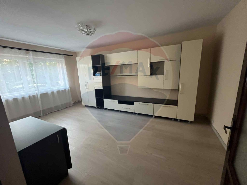 Apartament cu 3 camere de închiriat în zona Vasile Alec...