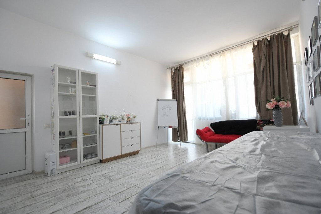 Faleza Nord - Spatiu comercial 18mp cu acces stradal