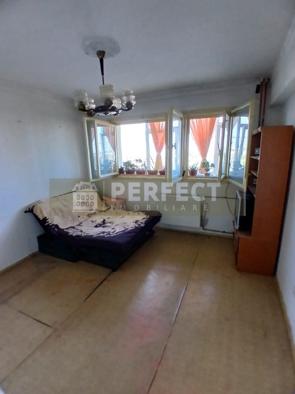 Ap.2 camere, Sos.Vestului, etaj 6,DECOMANDAT,pret 56.000 euro