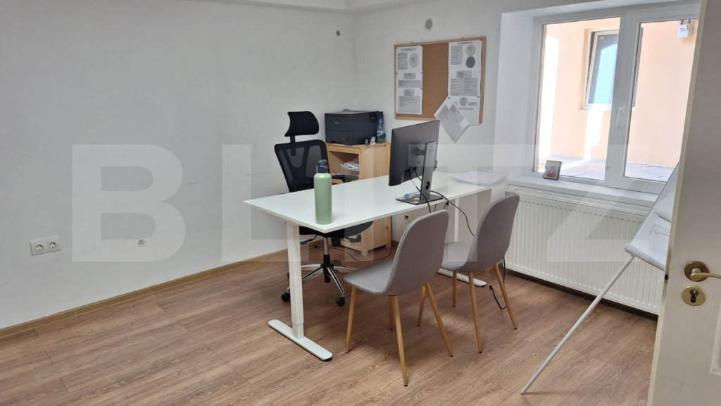 Spatiu de birou , 46 mp cu 476mp teren , zona centrală