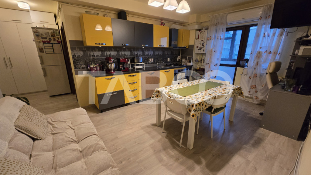 Apartament de vanzare 3 camere etaj intermediar balcon Doamn