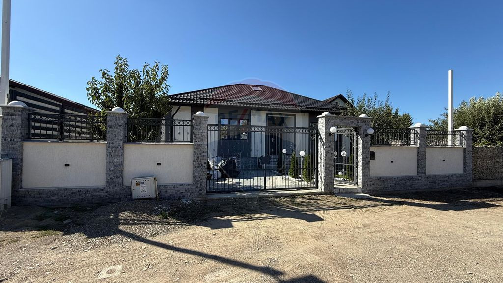 Casă / Vilă cu 4 camere strada Verde!