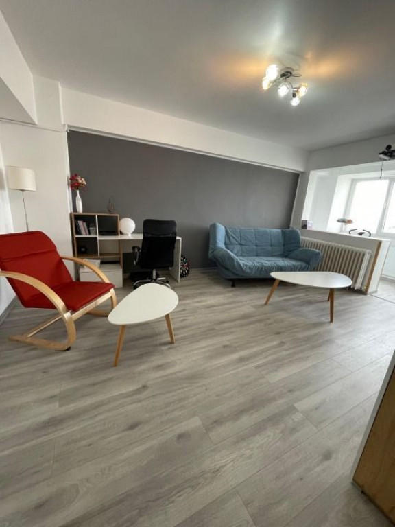 3 camere decomandat Mega Mall