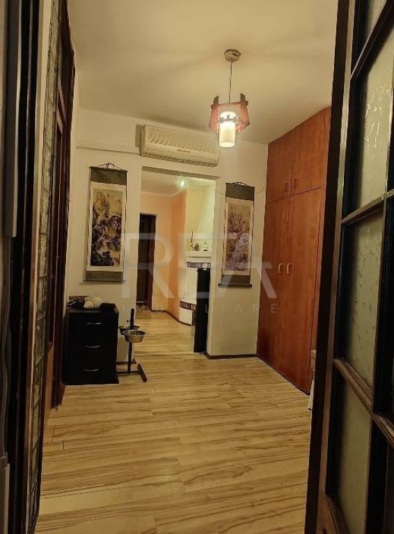 Apartament 3 camere semidecomandat P/8, Rahova, Str. Bârcă