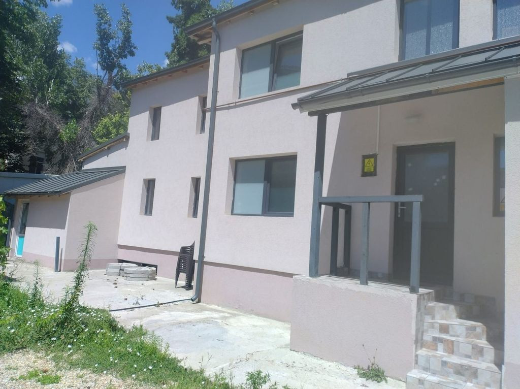 ???? Casă de închiriat – 210 mp + curte 100 mp – Zo...