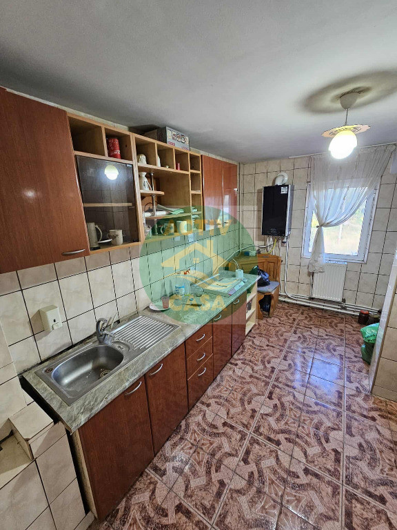 Apartament 4 camere, 2 bai, 2 balcoane