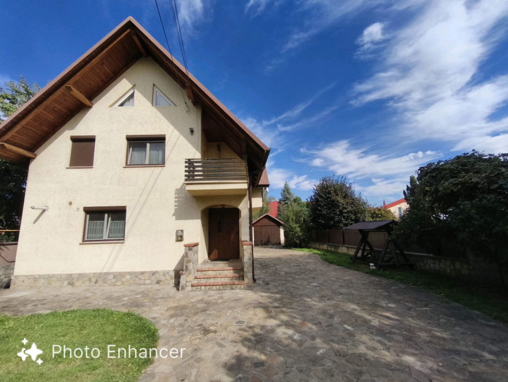 Casa 5 camere, zona ultracentrala, 1500mp teren, Radauti