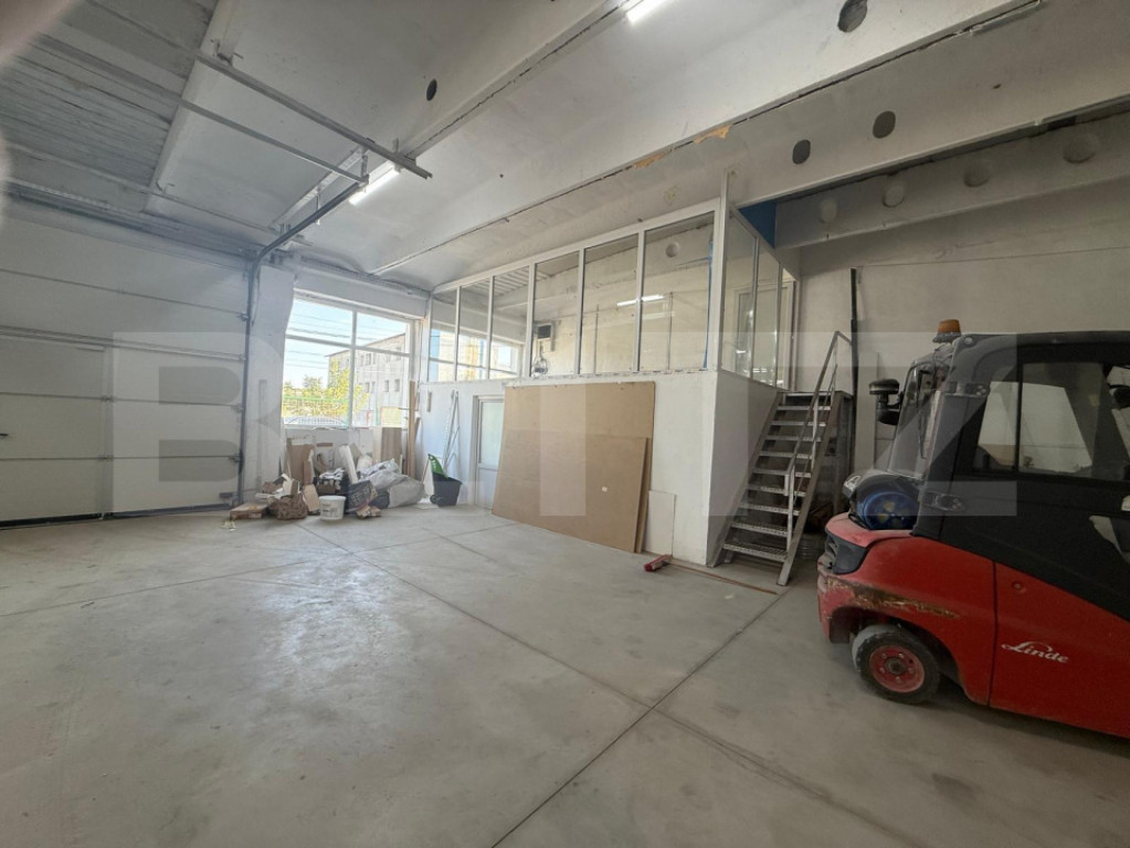 Hală industrială, 300 mp, parter, utilități complete –