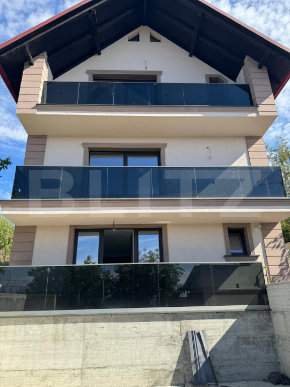 Casa cu etaj + demisol, 180 mp utili, 300 mp teren, zona Bur