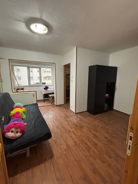 De închiriat garsonieră spațioasă și luminoasă – 30 mp, 320 €/lună