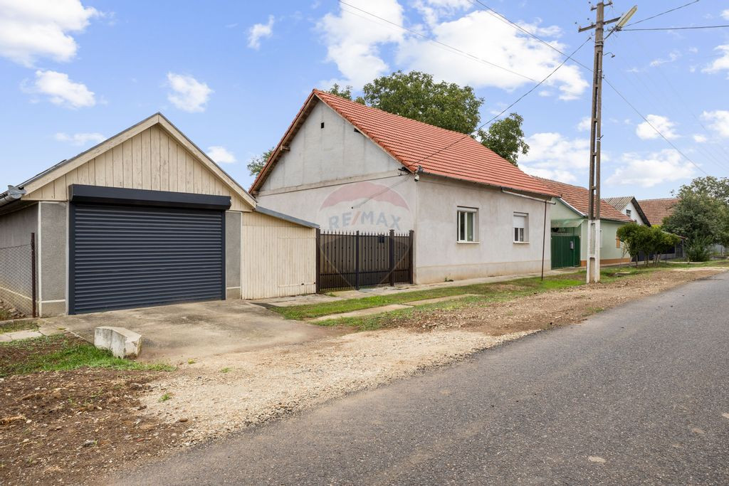 Casa si teren 2173 mp de vanzare in Tipar , la 12km de Ch...