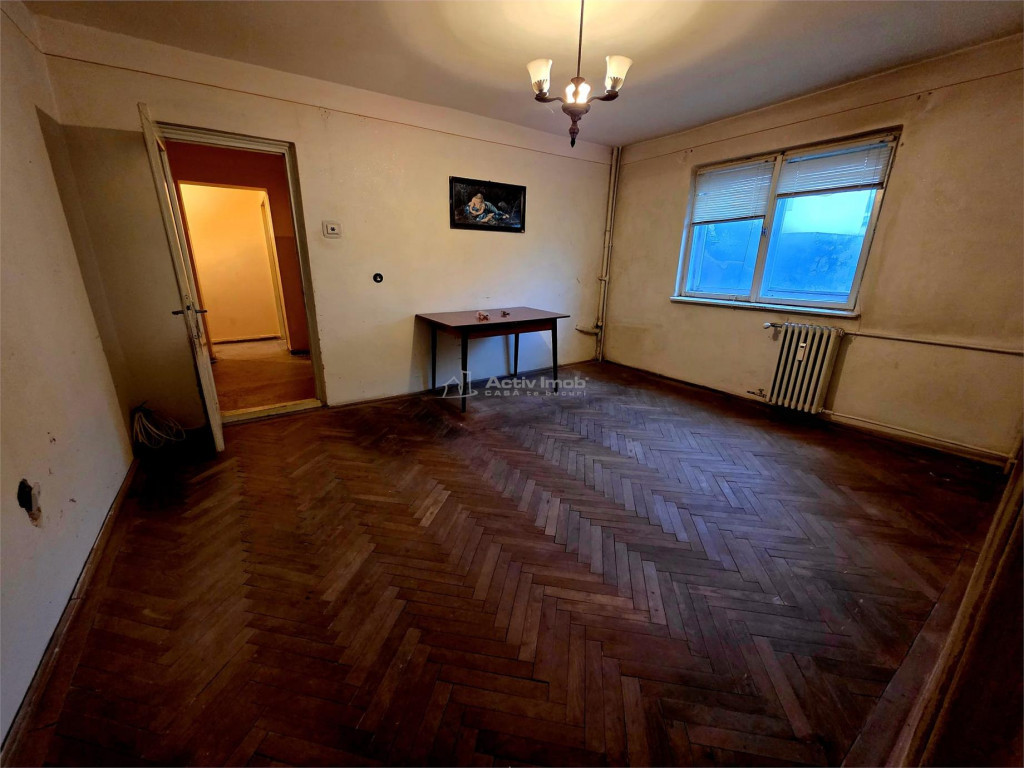 3 camere, 48 mp, etaj 2 din 4, zona Crang, Aleea Tineretului