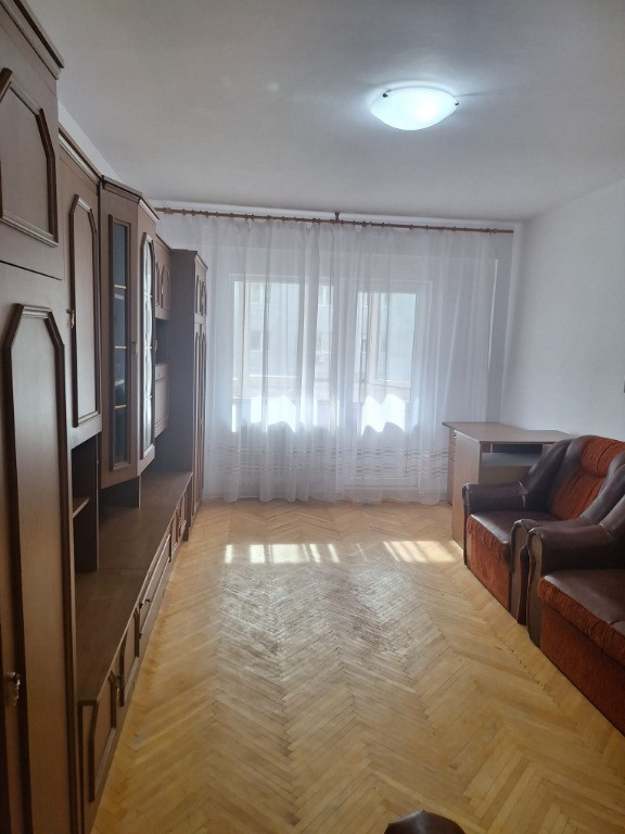 Apartament cu 3 camere Iași zona Mircea cel Bătrân