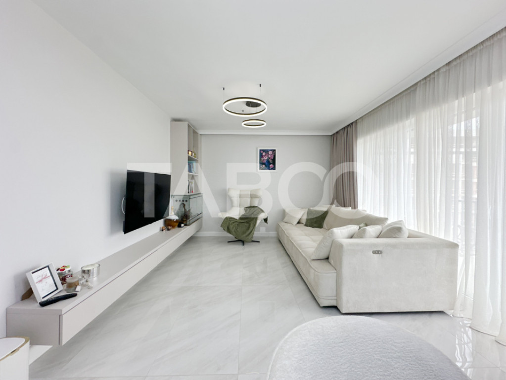 Vanzare apartament decomandat ultrafinisat + parcare cartier