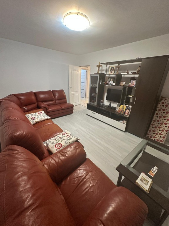 Apartament 2 camere decomandat { Strada Vigoniei }