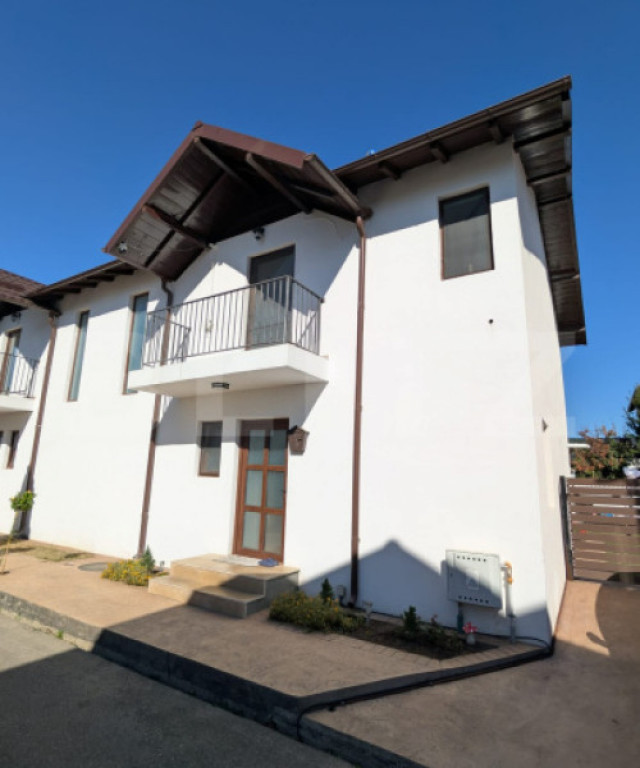 Casă tip duplex, 176 mp utili + teren 204 mp, front stradal