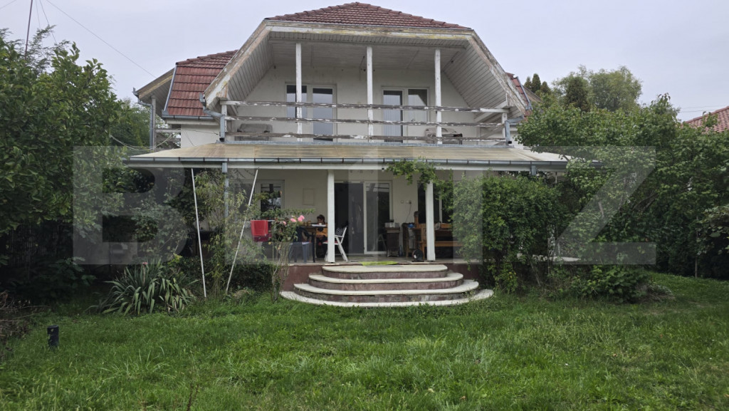 Casa 5 camere , 300 mp; Teren - 2000 mp . Viile Satu Mare