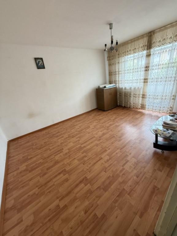 Aartament decomandata, 48 mp utili, zona Rovine