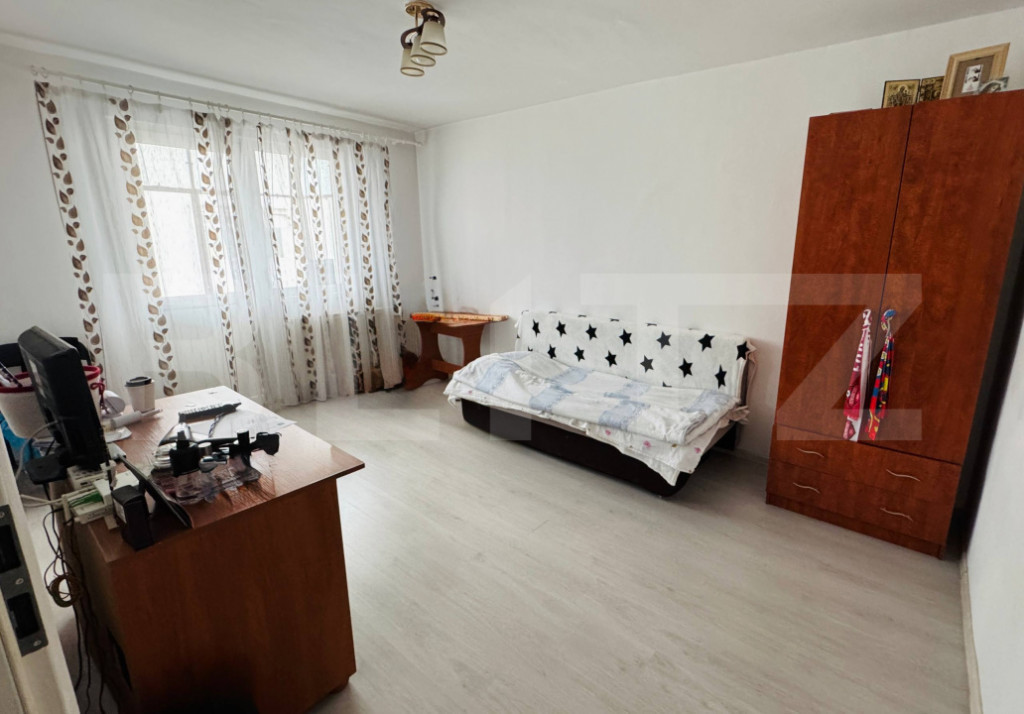 Garsoniera de vanzare, 35 mp, cu balcon si pivnita - zona Va