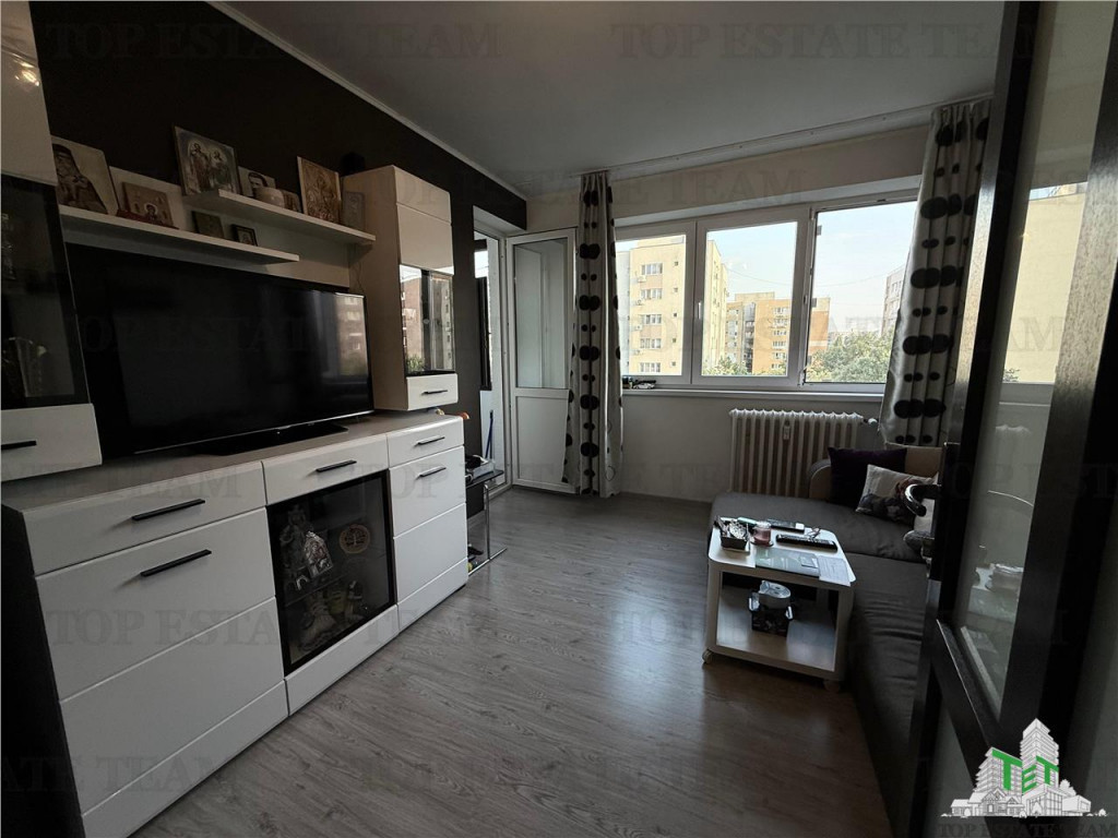 Apartament 2 camere RENOVAT, la 2 minute de Plaza Romania