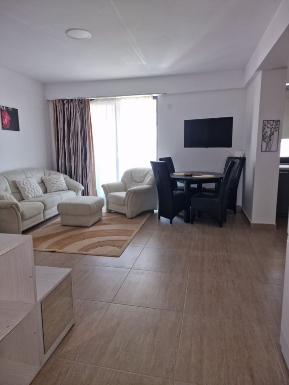 Apartament modern cu 3 camere de inchiriat – zona Liber...