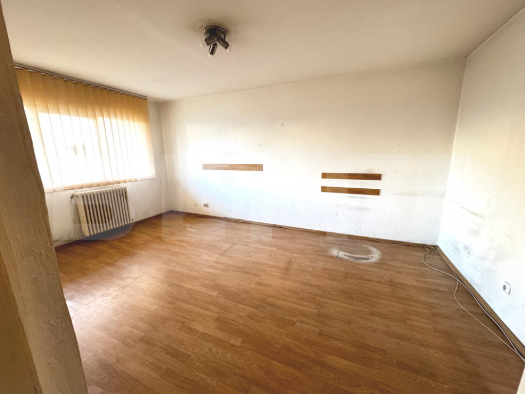 Apartament decomandat, 2 camere, zona Cetate