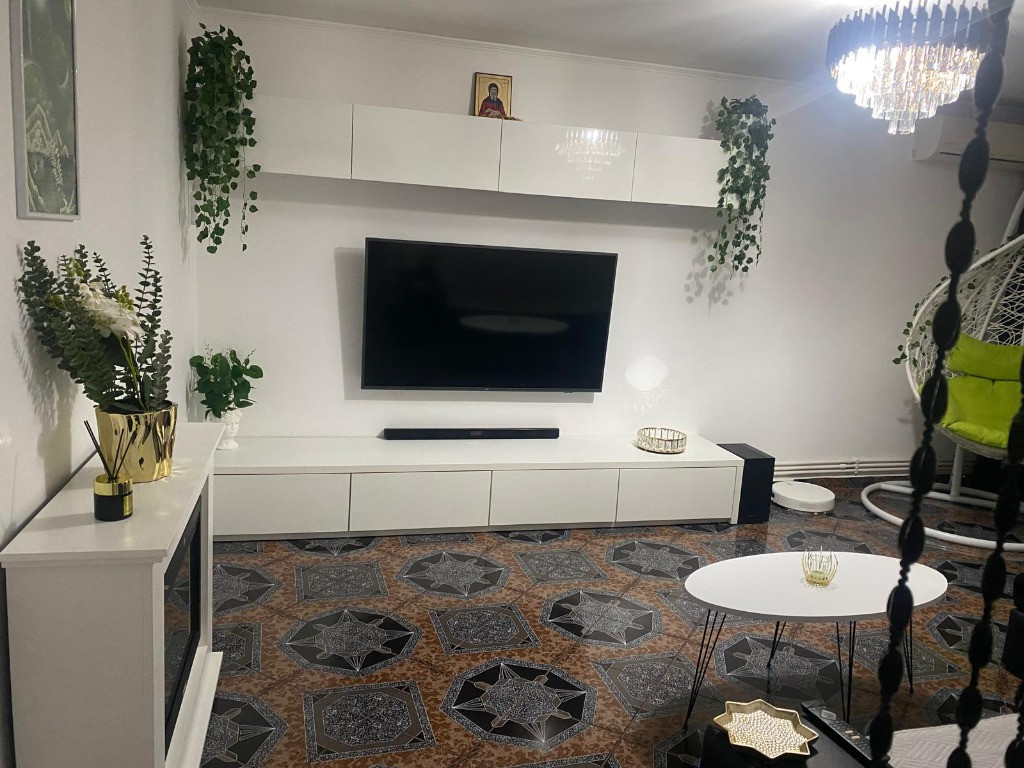 Apartament 3 camere semidecomandat < Soseaua Oltenitei >
