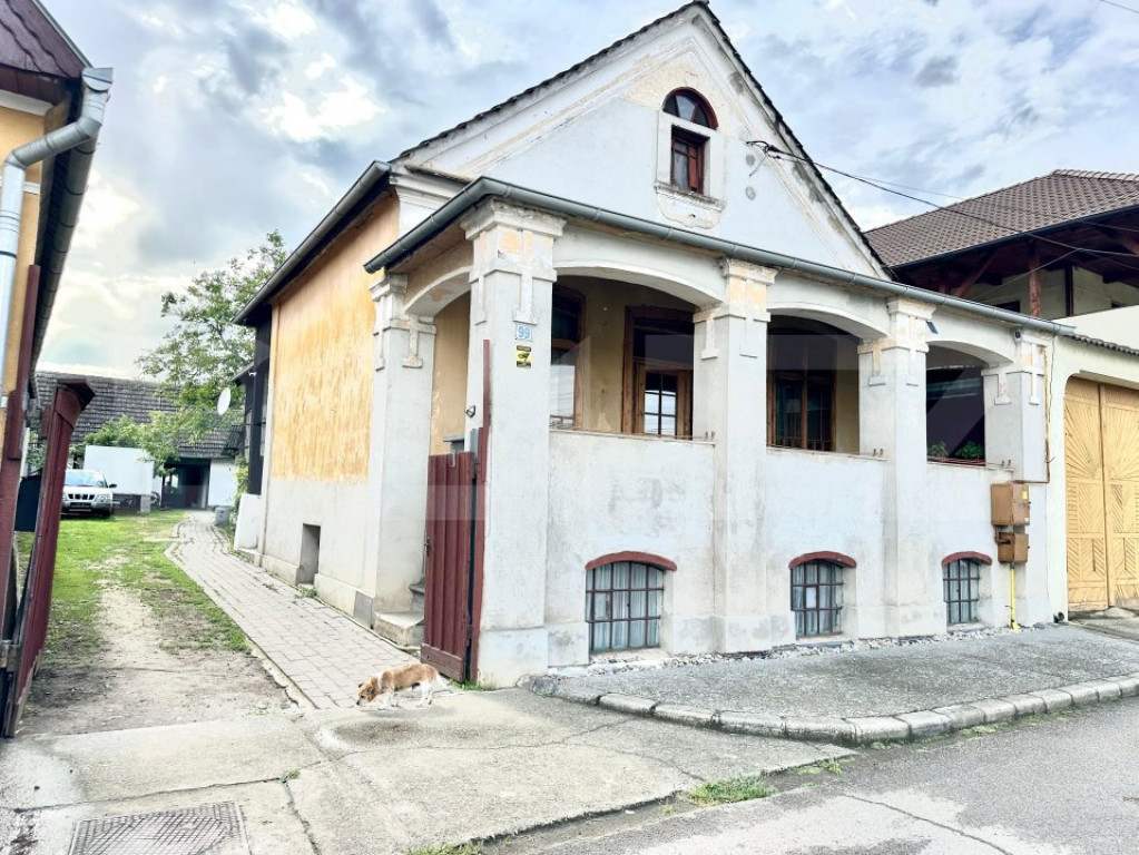 Casa doua corpuri 1000mp teren toate utilitaiile in Lancram