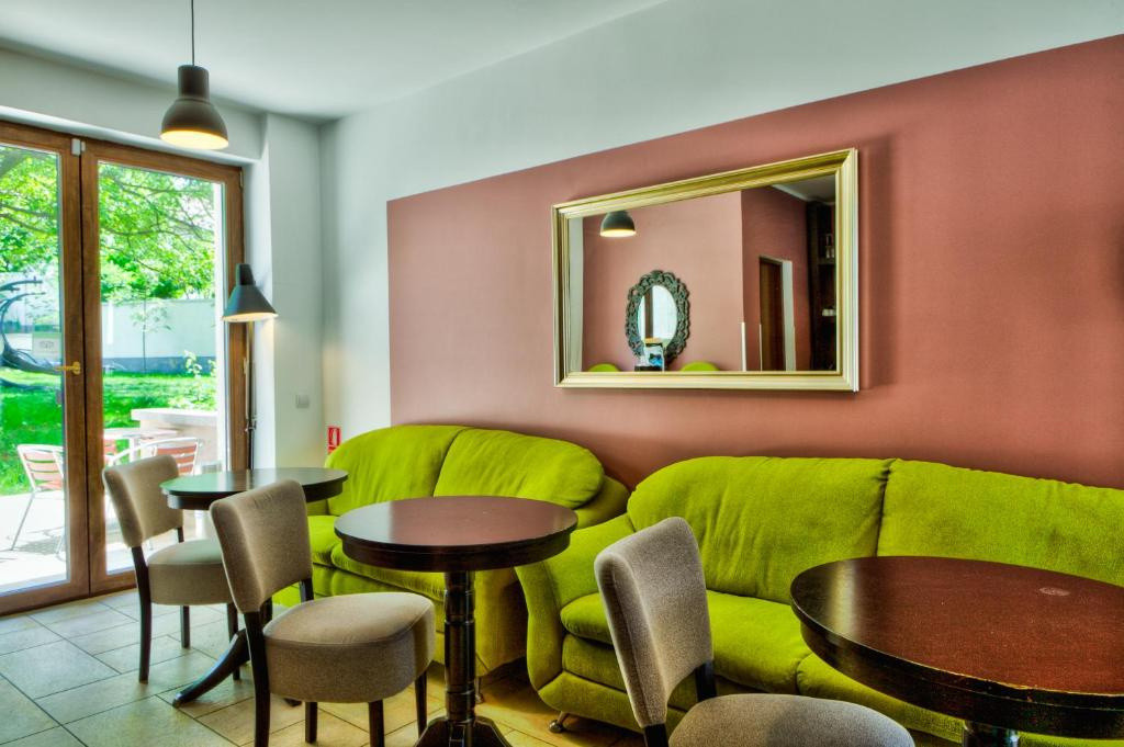 Cladire cu 11 camere, Regim Hotelier, zona Strada Lunga