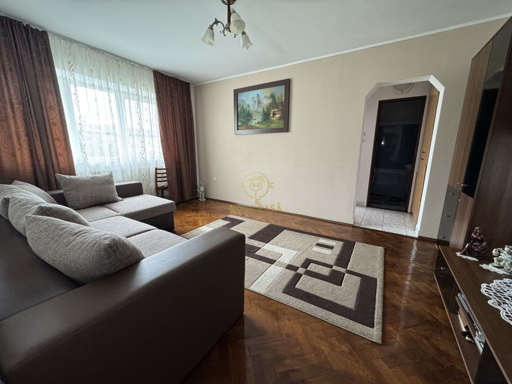 De vanzare Apartament 3 Camere/2 Bai in Cartierul Micro 16
