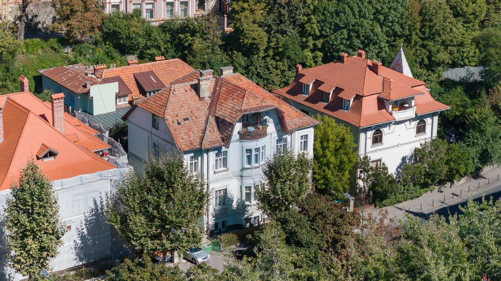 REZERVAT ! Vanzare apartament in casa, str.Nicolae Iorga