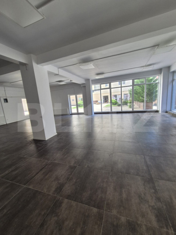 De vanzare spatiu comercial, 146 mp, 3 parcari, curte interi