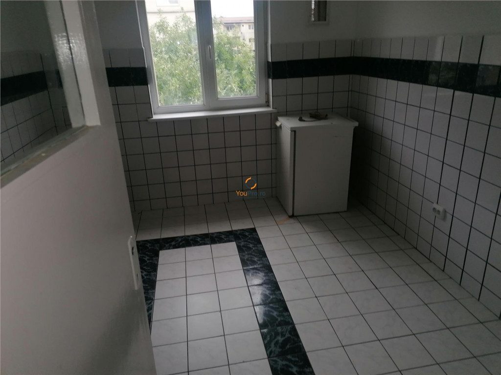 Decomandat Bloc Izolat Calea Girocului