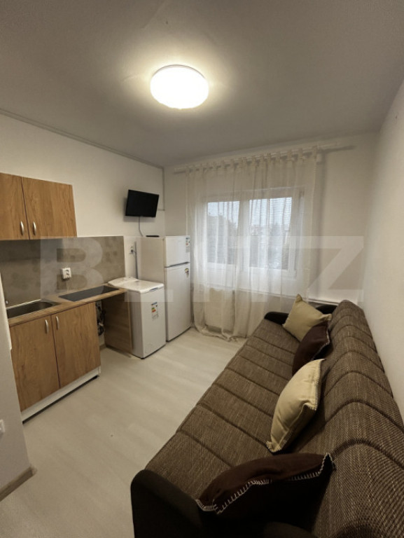 Camera de vanzare, 15 mp, complet renovata, zona Tractorul