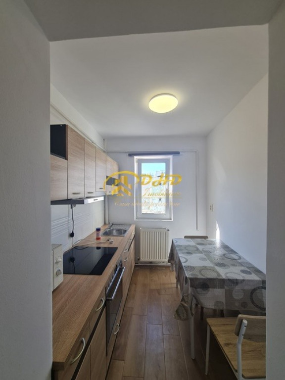 Ap. 3 camere, renovat, mobilat și utilat, CT, aer condiționat