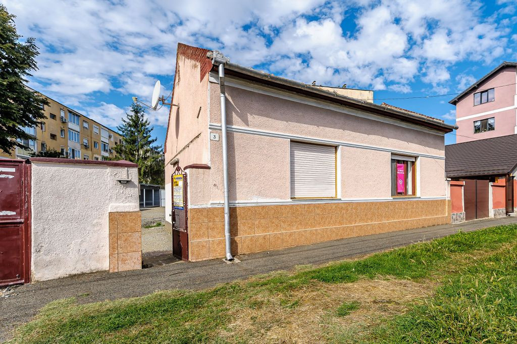 Casa de caramida pe strada Plopilor in Vlaicu Comision 0