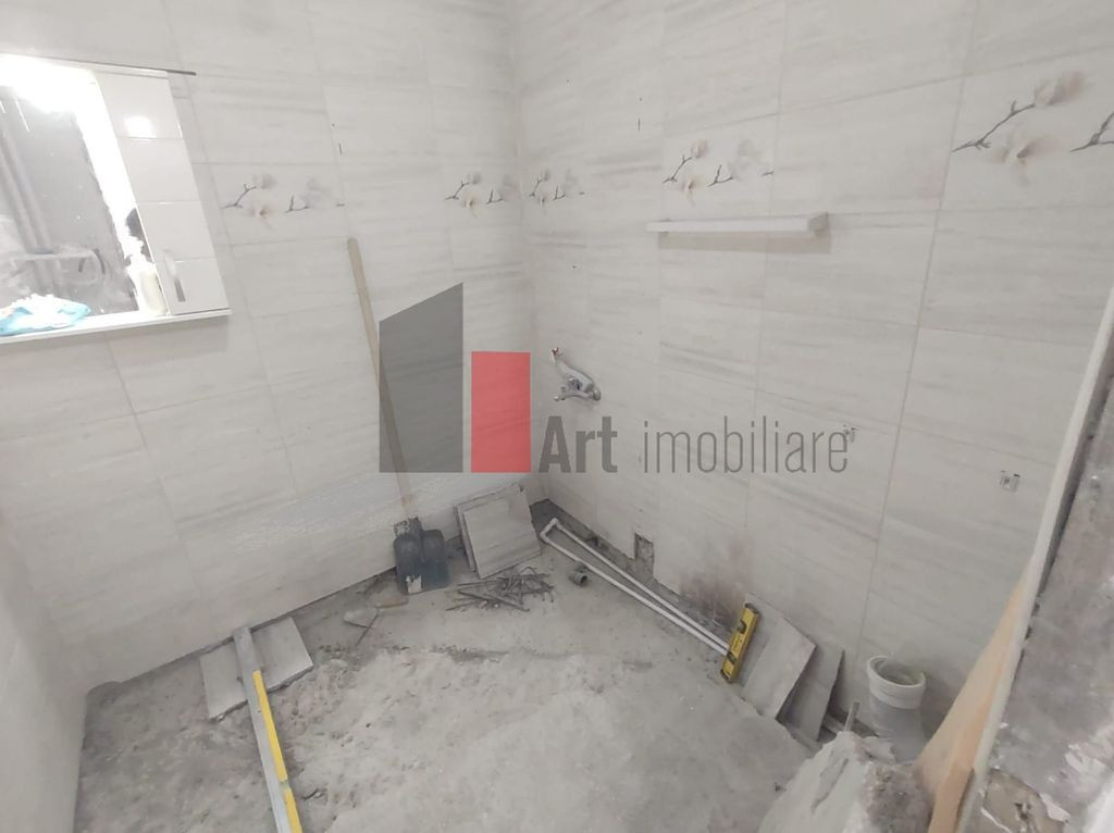 Vânzare apartament 2 camere semidecomandat Drumul Găzar...