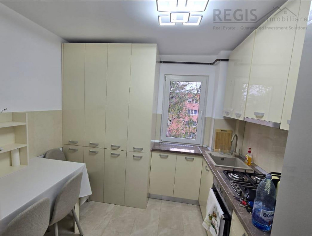 Apartament cu 3 camere, zona Garii