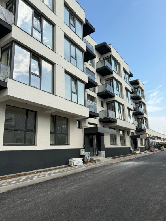 Apartament cu 3 camere - 2 bai { Soseaua Leordeni }