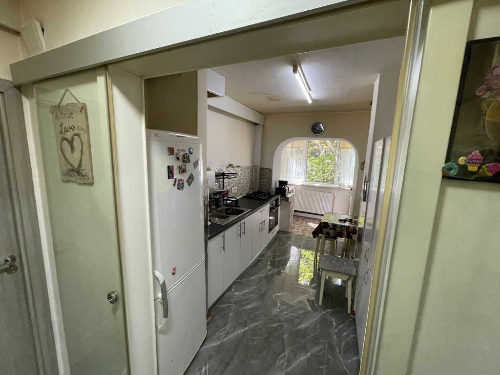 Apartament 3 camere,Decom.,et.1,Piata Iancului-metrou,centrala proprie