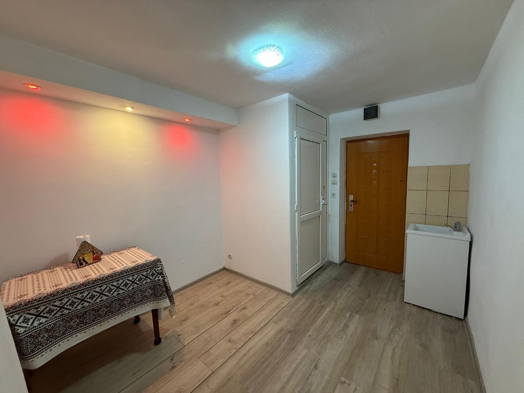 Camera de camin cu baie proprie, zona Dacia